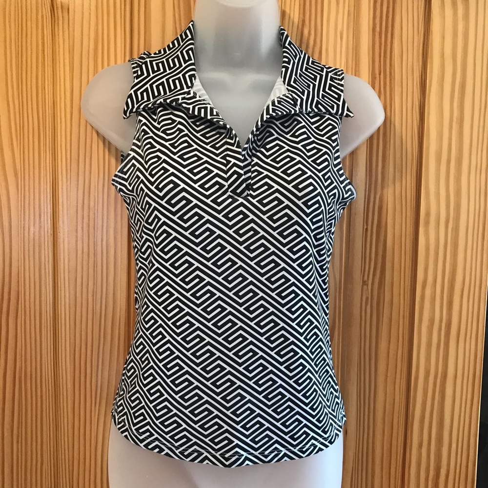 🎉4 For $25🎉Small Black & White Retro Top